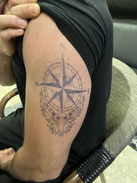 البوصلة والنسر A79